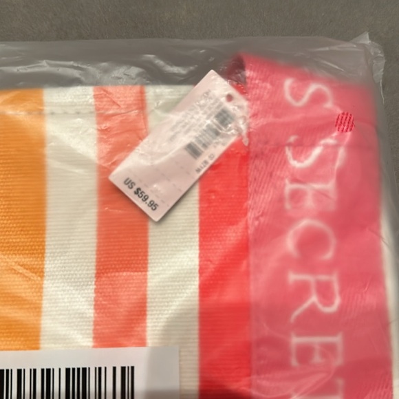 Brand New $59.95 Victoria's Secret Weekender Tote Bag BNWT Tag Attached - Picture 3 of 8